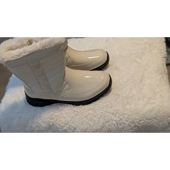 Women's Easy Works by Easy Street Winter White Waterproof Boots Size 10 - Picture 2 of 13